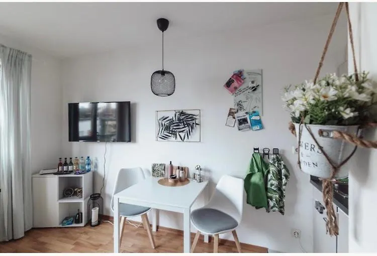 Die Kleine „Louise“ In Der Neustadt Mit Tiefgarage Drezno Apartament